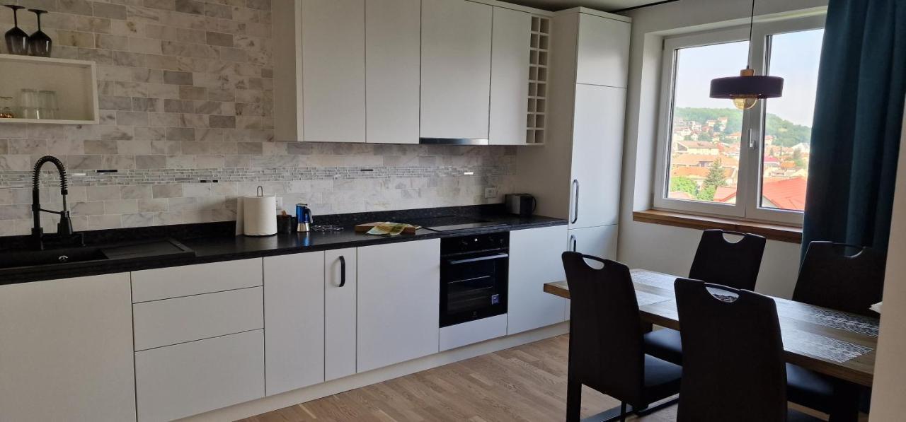 Central Apartment With City View Brasov Exterior photo